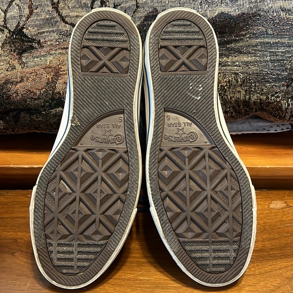 Women’s size 7 converse high tops - Picture 7 of 7